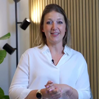 Lincelot-reviews-Katherine-Van-Huffelen